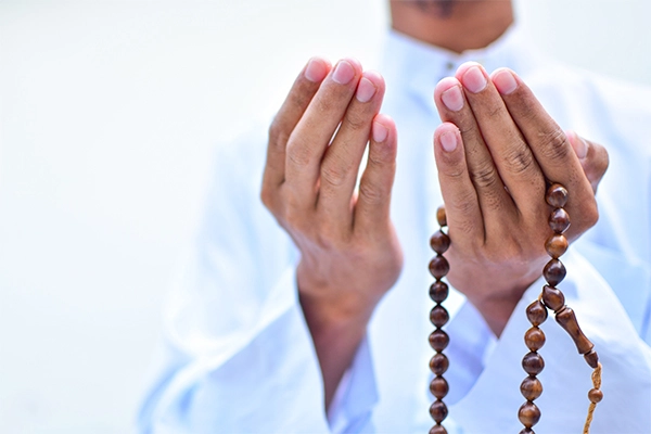You are currently viewing Enhance Your Spiritual Experience: 10 Essential Duas for Ramadan’s End